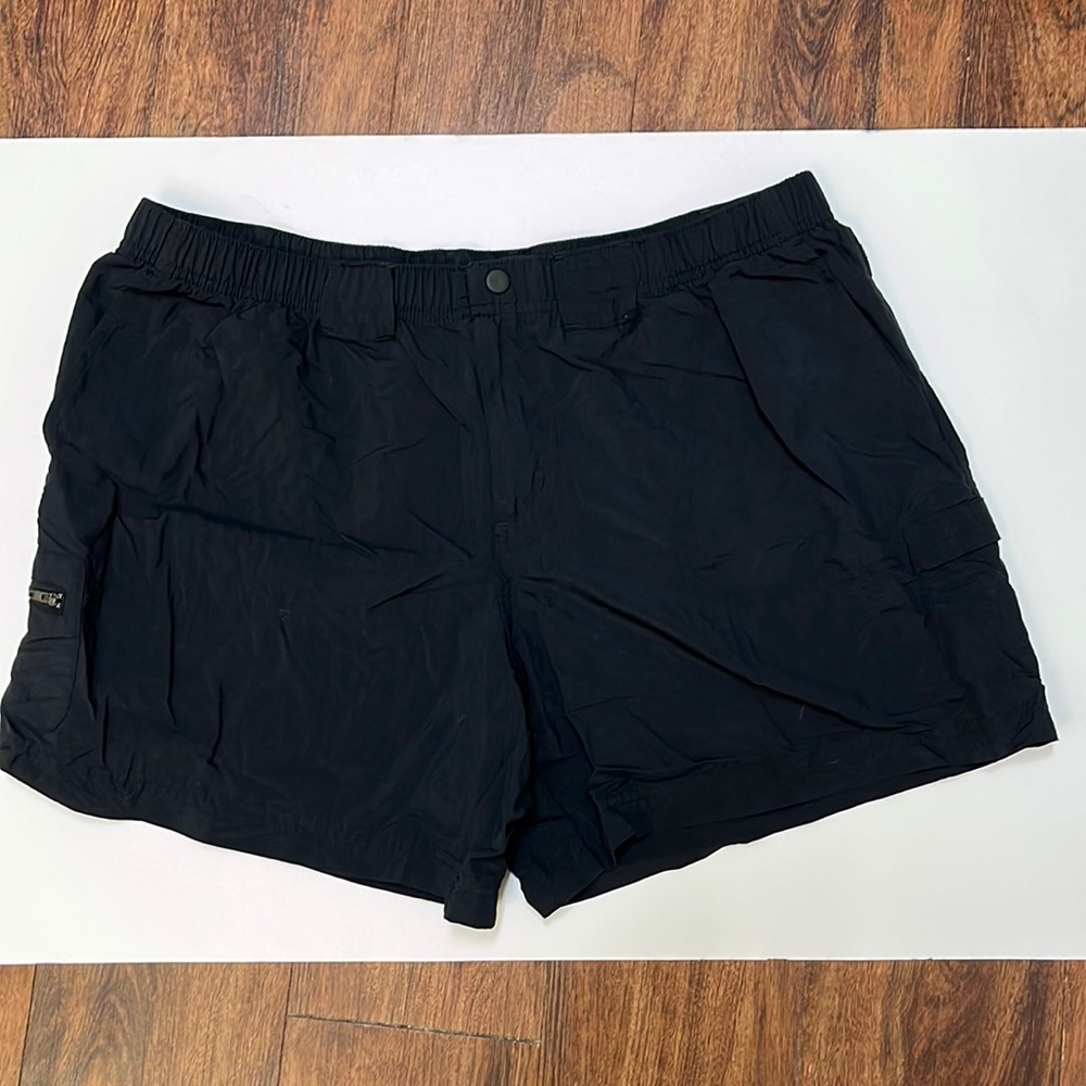 Women’s Columbia Shorts, Black, size XL, 5 inch inseam